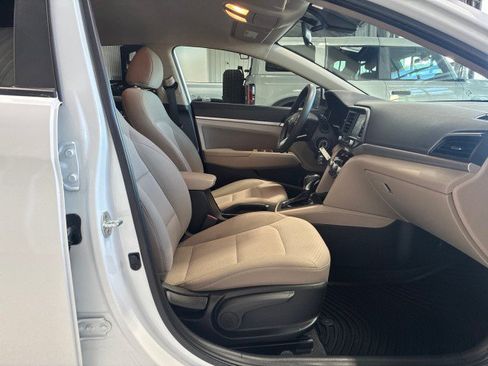 Used 2020 Hyundai Elantra SEL w/ Winter Weather Package FWD image 12