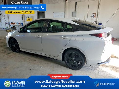 Used 2016 Toyota Prius Three Touring FWD image 3