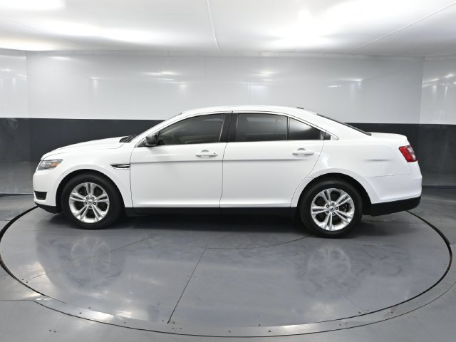 Used 2018 Ford Taurus SE FWD image 6