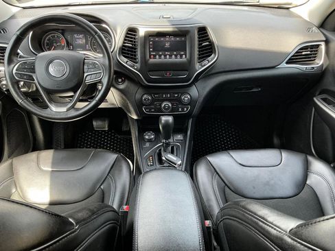 Used 2019 Jeep Cherokee Latitude Plus w/ Cold Weather Group AWD/4WD image 17