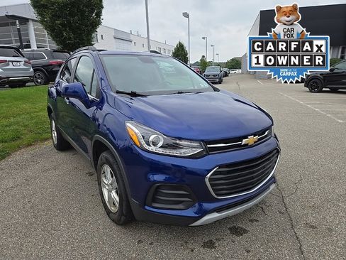 Used 2017 Chevrolet Trax LT w/ LT Convenience Package AWD/4WD image 1