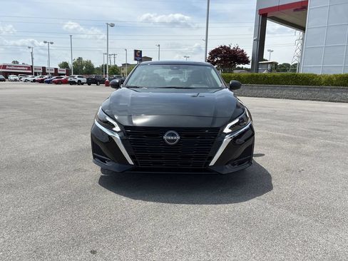 Used 2025 Nissan Altima 2.5 SV FWD image 11