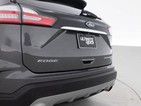 Used 2019 Ford Edge Titanium w/ Equipment Group 301A AWD/4WD image 16