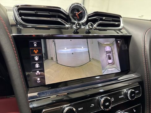 Used 2023 Bentley Bentayga image 31