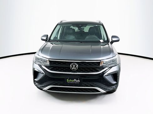 Used 2023 Volkswagen Taos SE w/ Black Wheel Package FWD image 2