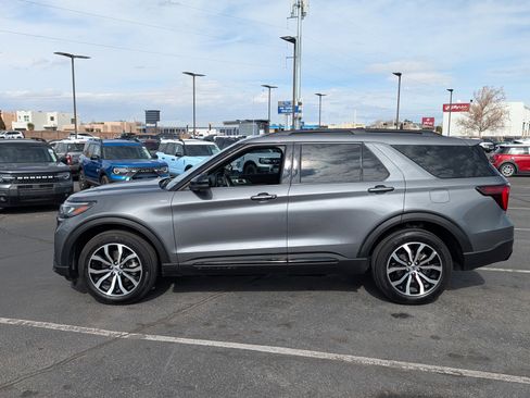 Certified 2025 Ford Explorer ST-Line image 3