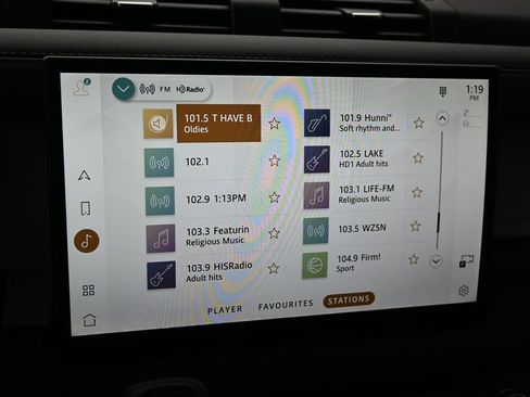 Used 2025 Land Rover Defender 130 X-Dynamic SE image 14