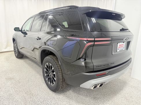 Used 2025 Chevrolet Traverse Z71 w/ Enhanced Driving Package image 6