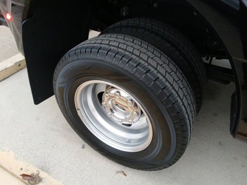 Used 2025 Ford F350 Platinum w/ Platinum Plus Package image 5