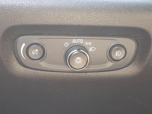 Used 2020 Chevrolet Traverse LT w/ LPO, Floor Liner Package FWD image 20