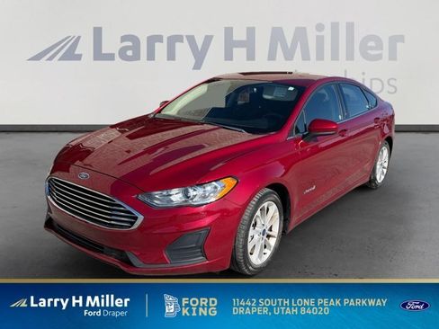 Certified 2019 Ford Fusion SE FWD image 1