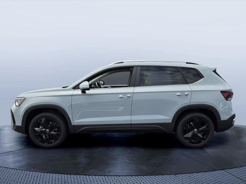 New 2026 Volkswagen Taos SE FWD image 3