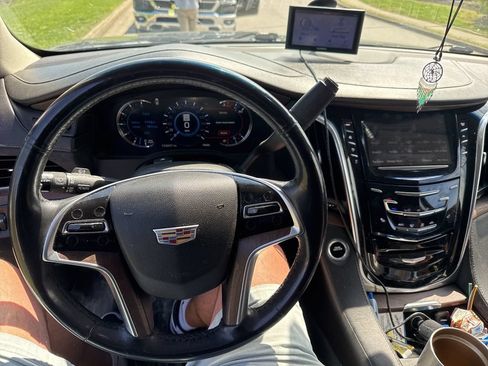 Used 2018 Cadillac Escalade ESV Premium Luxury AWD/4WD image 7