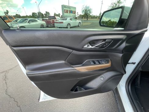 Used 2017 GMC Acadia SLE w/ Driver Alert Package I image 12