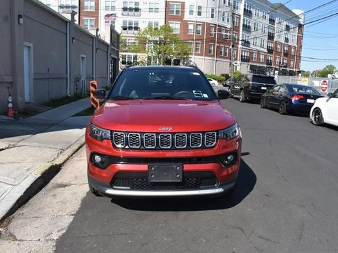 Used 2025 Jeep Compass Limited AWD/4WD image 3