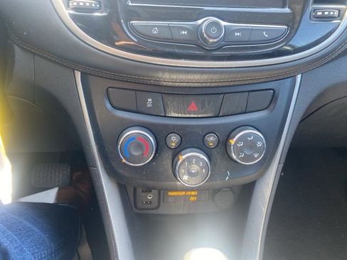 Used 2020 Chevrolet Trax LT image 23