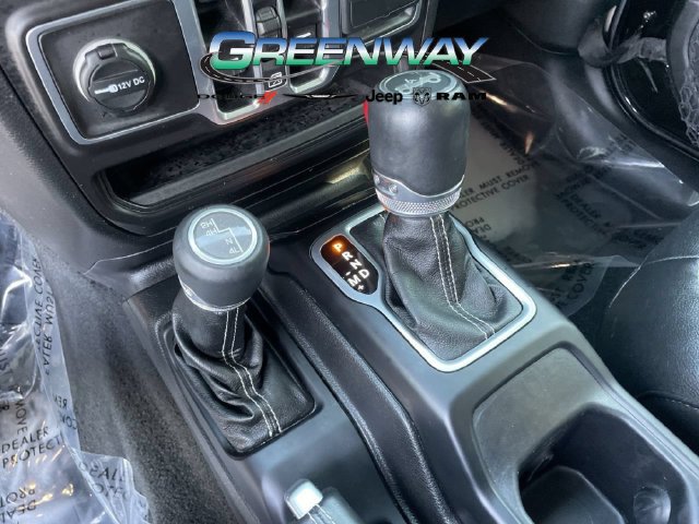 Used 2018 Jeep Wrangler Unlimited Sahara AWD/4WD image 23