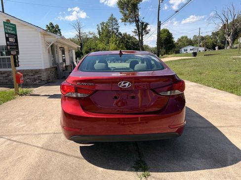 Used 2015 Hyundai Elantra SE FWD image 5