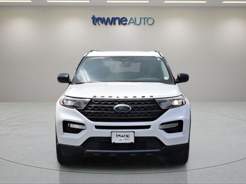 Used 2023 Ford Explorer XLT w/ Equipment Group 202A AWD/4WD image 10