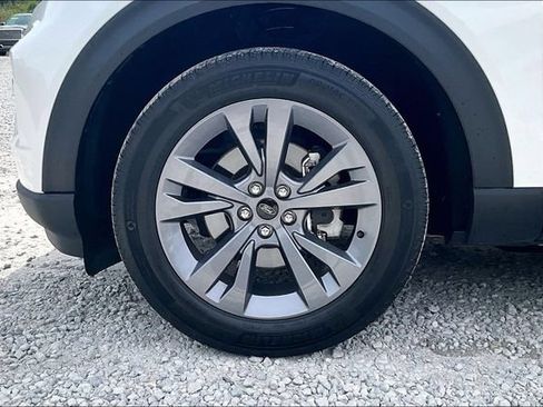 Used 2024 Ford Explorer XLT w/ Equipment Group 202A AWD/4WD image 8