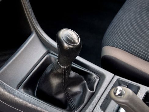 Used 2016 Subaru Crosstrek 2.0i image 9