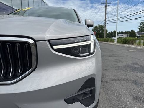 Certified 2025 Volvo XC40 B5 Plus AWD/4WD image 8