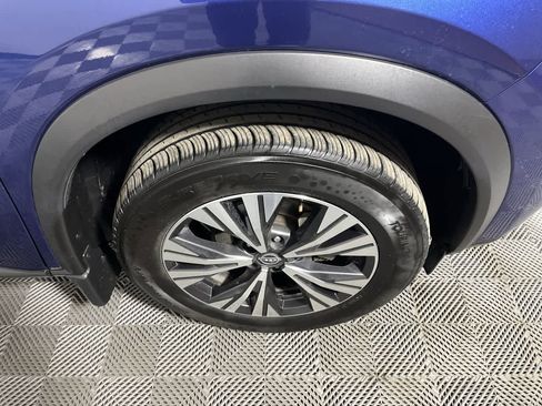 Used 2023 Nissan Rogue SV image 10