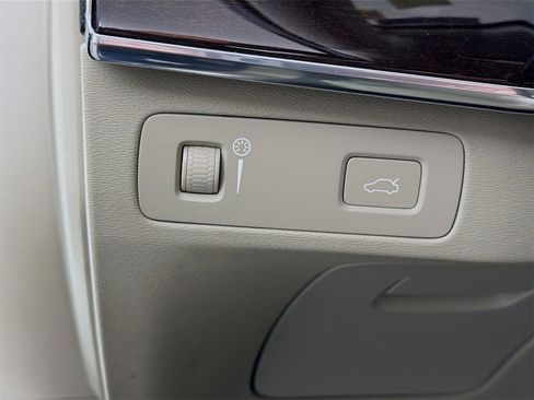 Used 2019 Volvo XC90 T6 Momentum w/ Advanced Package image 10