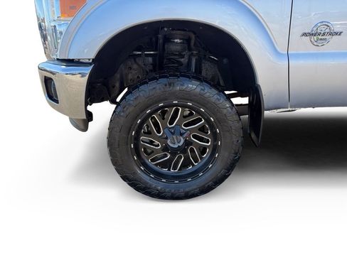 Used 2016 Ford F250 Lariat w/ Lariat Ultimate Package AWD/4WD image 9