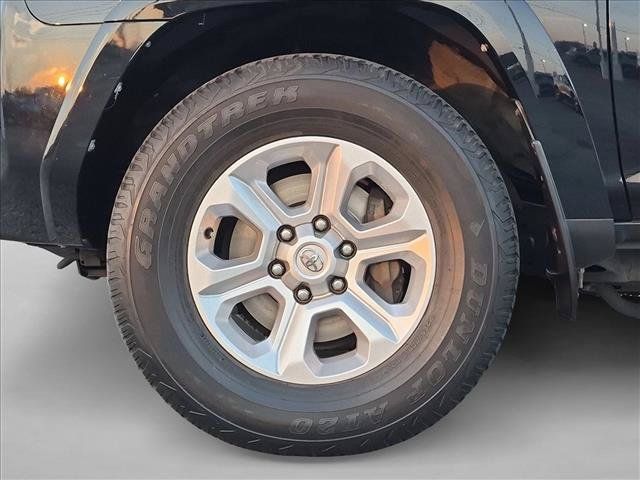 Used 2022 Toyota 4Runner SR5 Premium w/ Moonroof Package RWD image 21