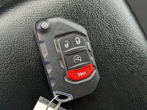 Used 2023 Jeep Gladiator Sport image 30