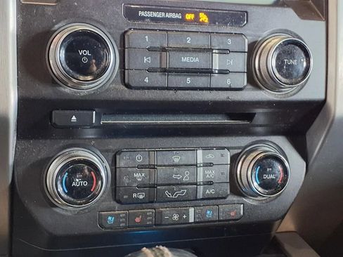 Used 2018 Ford F150 Platinum w/ Equipment Group 701A Luxury image 23