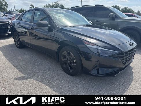 Used 2022 Hyundai Elantra SEL image 1