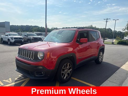 Used 2015 Jeep Renegade Latitude w/ Cold Weather Group FWD image 4