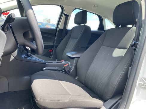 Used 2017 Ford Focus SE FWD image 12