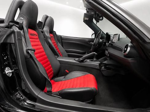 Used 2018 FIAT 124 Spider Abarth w/ Convenience Group RWD image 16