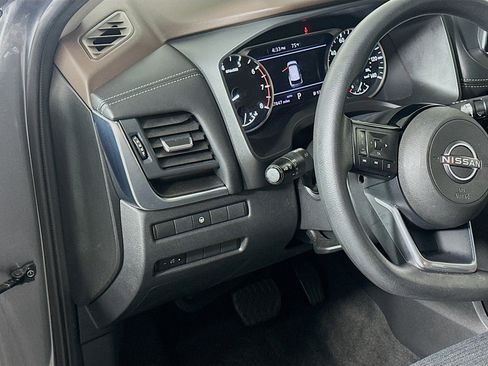 Used 2023 Nissan Rogue SV image 17