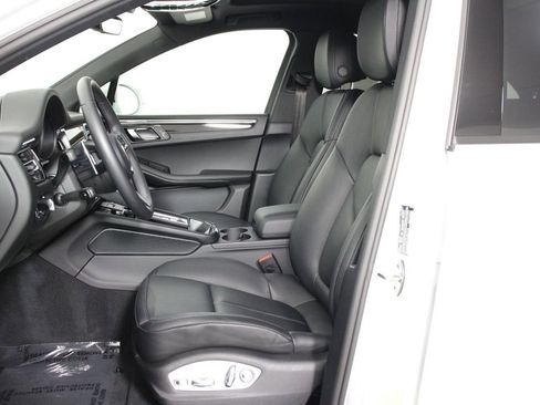 Certified 2026 Porsche Macan AWD/4WD image 5