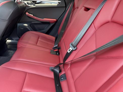 Certified 2023 Porsche Macan AWD/4WD image 19