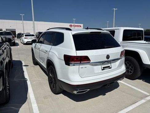 Used 2023 Volkswagen Atlas SE w/ Panoramic Sunroof Package FWD image 6