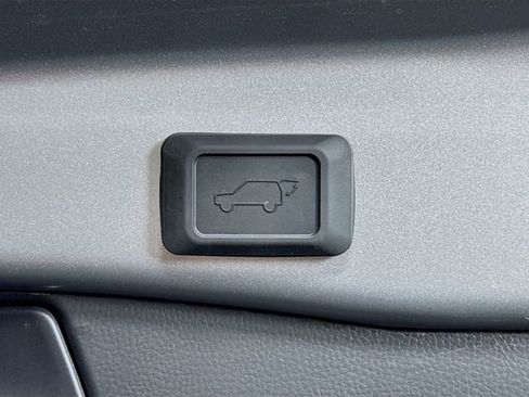 Used 2025 Toyota RAV4 XLE w/ Convenience Package image 39