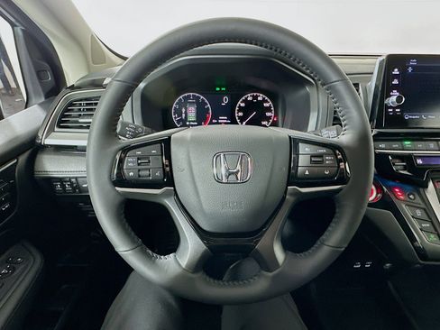 New 2026 Honda Odyssey Touring image 11