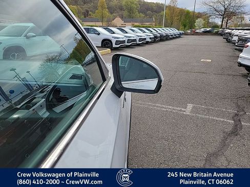 Certified 2022 Volkswagen Taos SE w/ Driver Assistance Package FWD image 37
