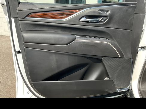 Used 2021 Cadillac Escalade ESV Premium Luxury w/ LPO, Radiant Package AWD/4WD image 23