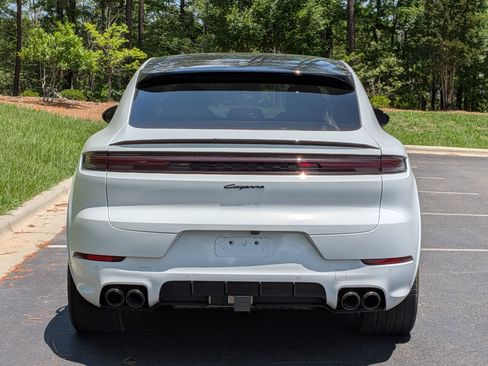 Certified 2026 Porsche Cayenne E-Hybrid Coupe AWD/4WD image 24