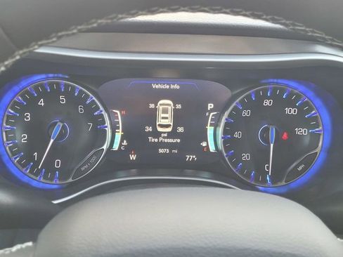 Used 2025 Chrysler Pacifica Select FWD image 8