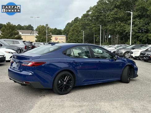 Used 2025 Toyota Camry SE image 5