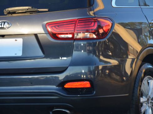 Used 2019 Kia Sorento LX w/ LX V6 Convenience Package image 39