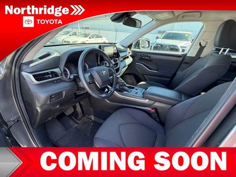 Used 2021 Toyota Highlander LE image 5