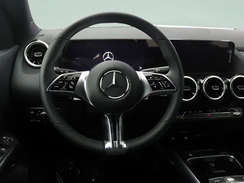 Used 2026 Mercedes-Benz GLA 250 4MATIC image 8